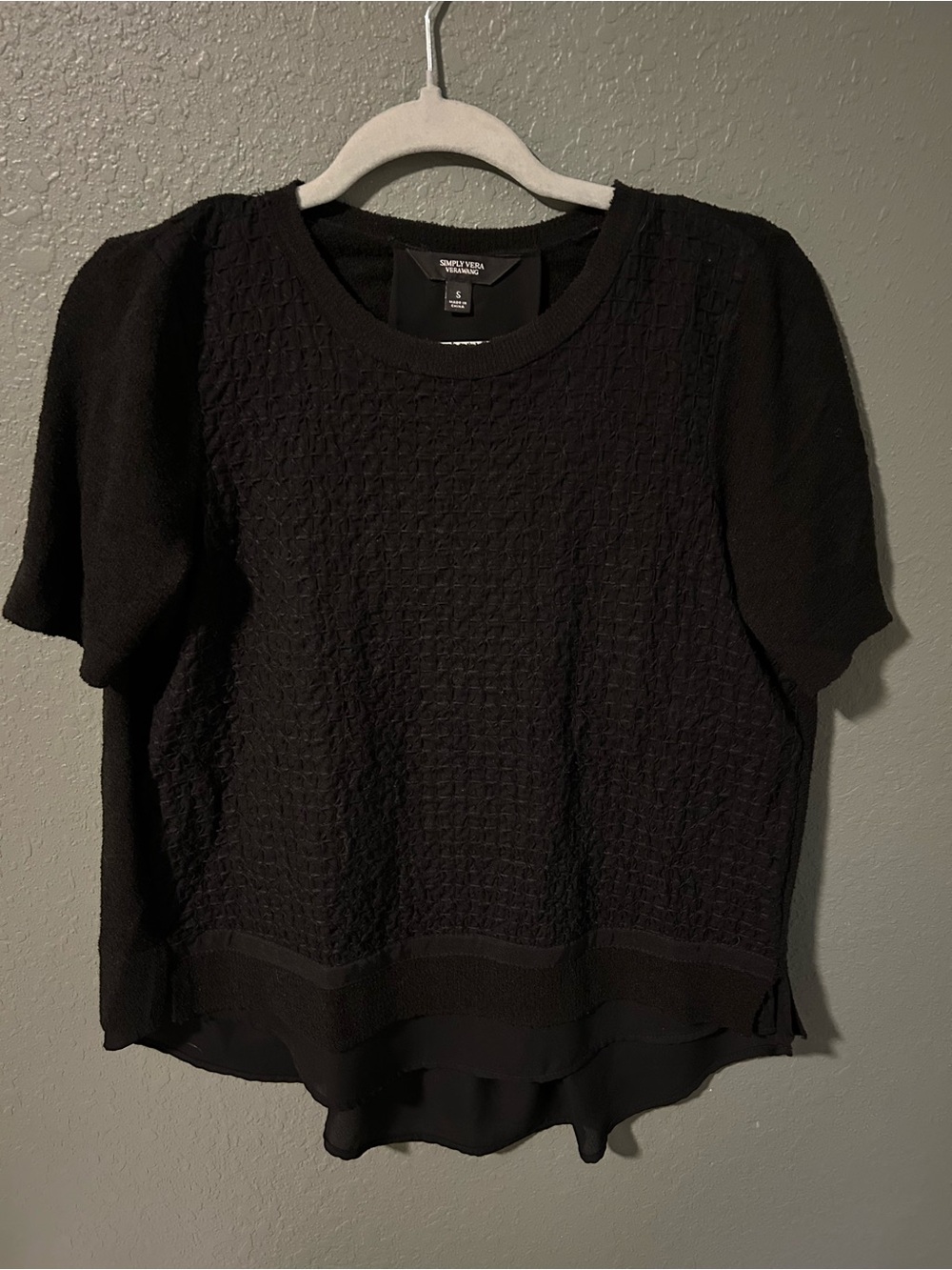 Simply Vera Vera Wang black blouse